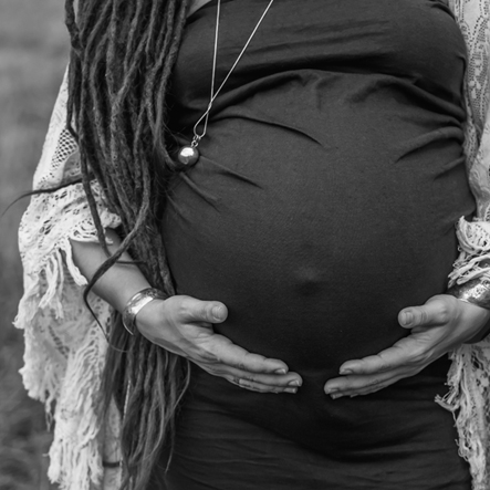 zwanger pregnant zwangerschapsshoot in verwachting geboortekaartje